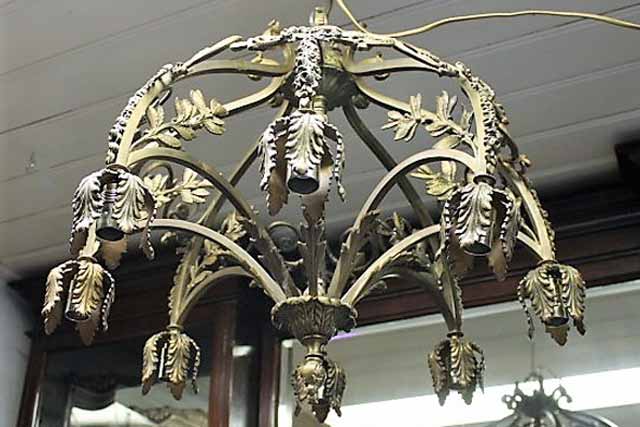 Antieke hanglamp. 8 armig zonder kapjes