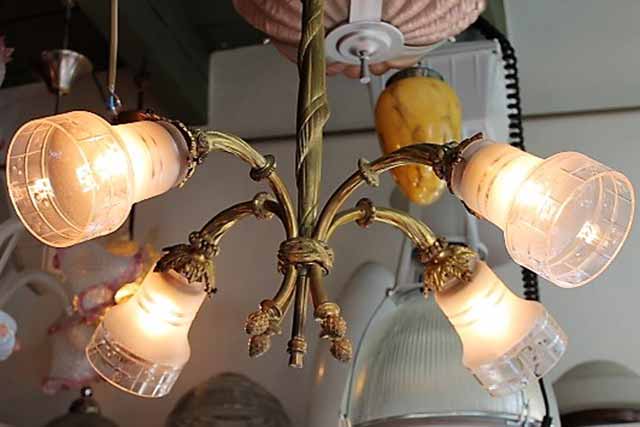 Franse antieke hanglamp. met origineel glas, 4 lampen