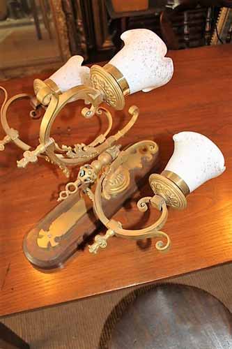 Antieke wandlamp omgebouwd van gas naar electra. met 3 armen (2 stuks)