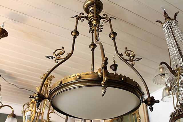 Art Nouveau. 1 lamp in de vorm van een schaal