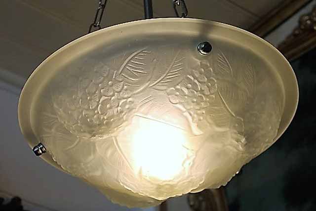 Art Deco hanglamp. bestaat uit 1 schaal