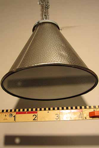 Lichte aluminium lamp met glazen bodem. Ongeveer 10 stuks