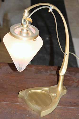 Jugendstil staande lamp. met peervormig geslepen glas