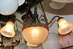 marinus-licht.nl: Antieke hanglamp met 3 armen en grote halve bol in het midden