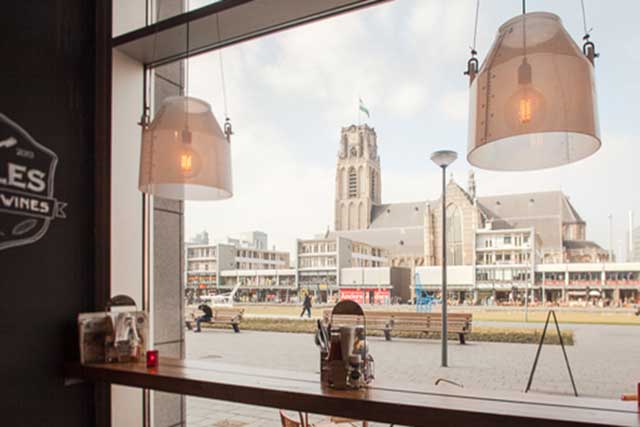 Horeca Pickles, Markthal in Rotterdam. mat doorzichtige plastic melkemmer lampenkap